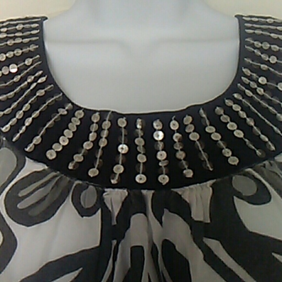 3 for $25 Lightweight top with sequins. - Picture 4 of 4